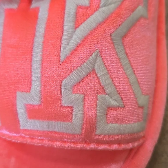 PINK Victoria's Secret Pink Logo Velvety Plush Slide Slippers - Picture 2 of 5